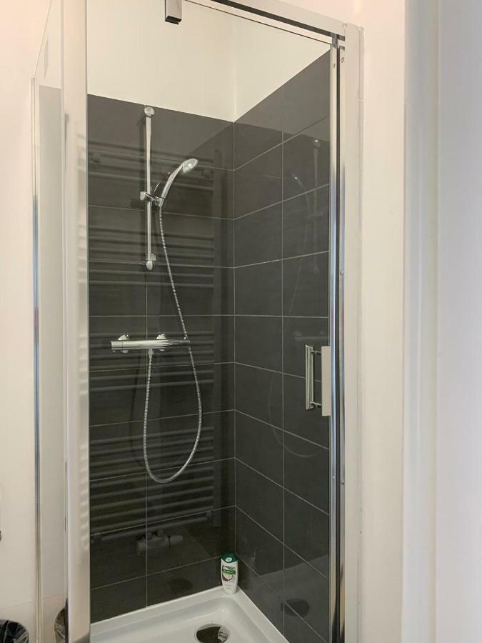 Modern Second Floor Apartamento
