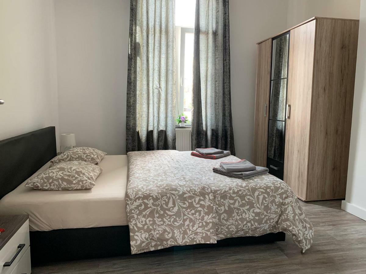 Modern Second Floor Apartment